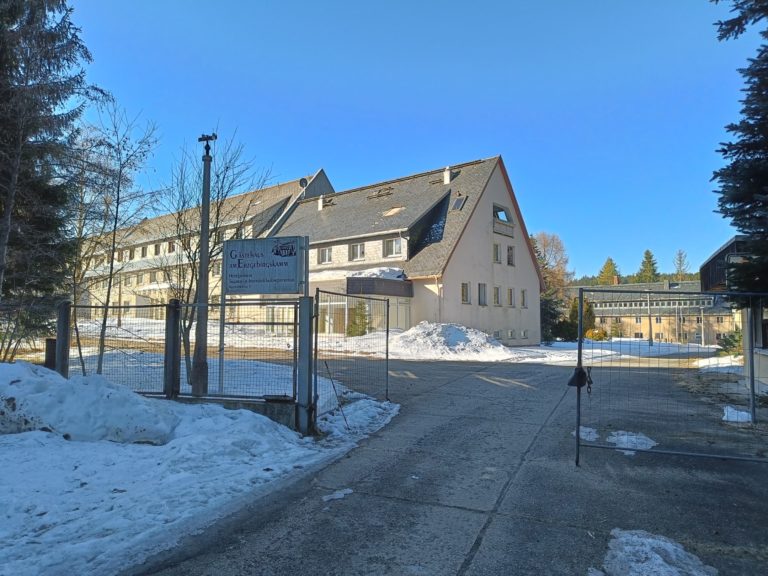 Eingang Gästehaus am Erzgebirgskamm